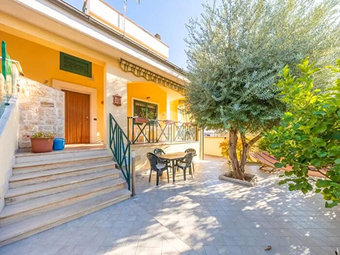 Casa trilocale in vendita in Via Massa di San Giuliano, Roma