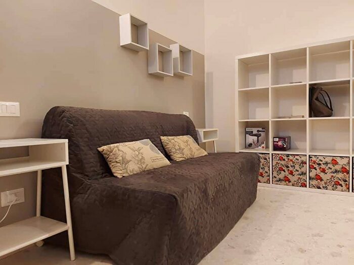 Appartamento monolocale in affitto in Via Trevi, Dergano, Milano