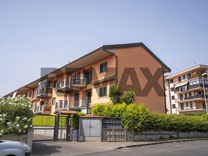Appartamento con 5 locali in vendita in Via Emanuele Macrì, Acireale