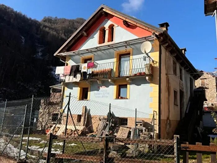 Casa con 6 locali in vendita in Frazione Piana di Santa Maria, Fobello