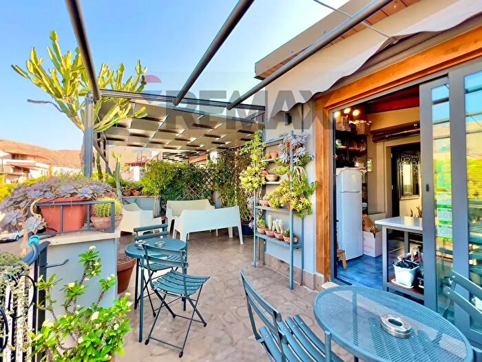 Casa con 17 locali in vendita in Via Francesco Crispi, Terrasini