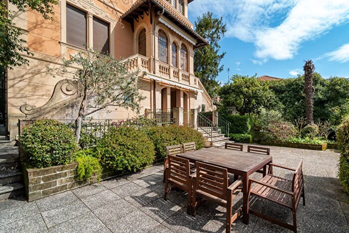 Appartamento con 6 locali in vendita in Corso Mazzini, Camogli