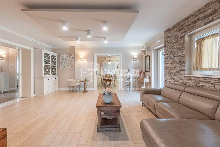 Appartamento quadrilocale in vendita in Via Drezzo, Roma