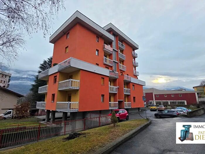 Appartamento trilocale in vendita in Via Parigi, Aosta