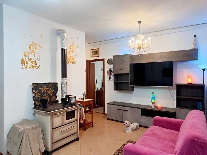 Appartamento con 6 locali in vendita in Via Osticcio, Montalcino