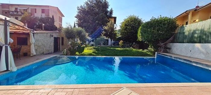 Casa con 12 locali in vendita in Colle di Val dElsa Si, Colle Di Val DElsa