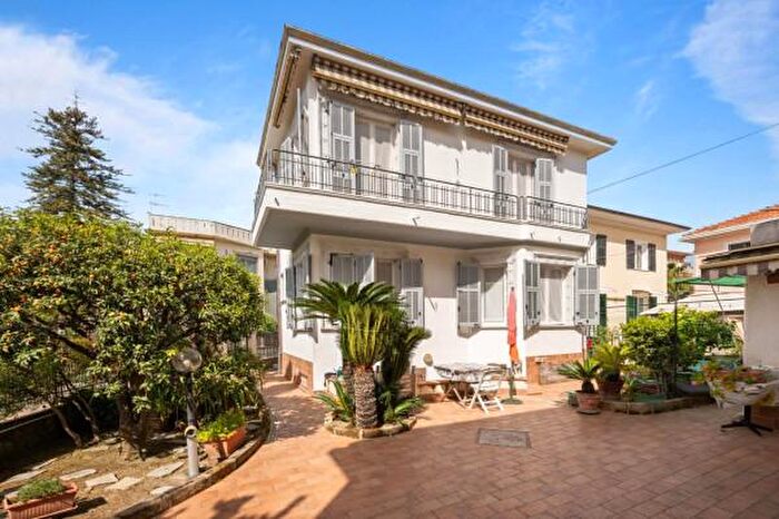 Casa con 5 locali in vendita in Via Lagazzi, Bordighera