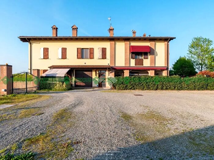 Appartamento trilocale in vendita in Via Castello, Castelfranco Emilia
