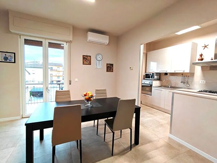 Appartamento quadrilocale in vendita in Via Roma, Figline e Incisa Valdarno