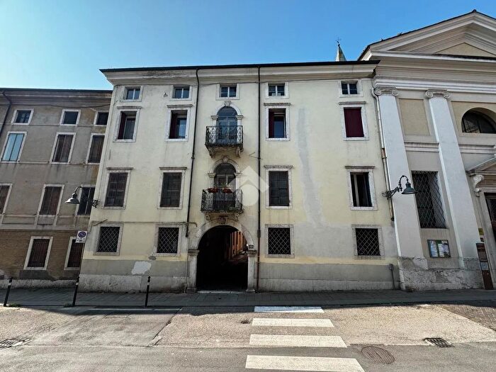 Appartamento quadrilocale in vendita in Via Cavour, Schio