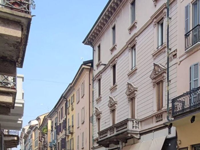 Appartamento trilocale in affitto in Vicolo San Sebastiano, Centro Storico, Pavia