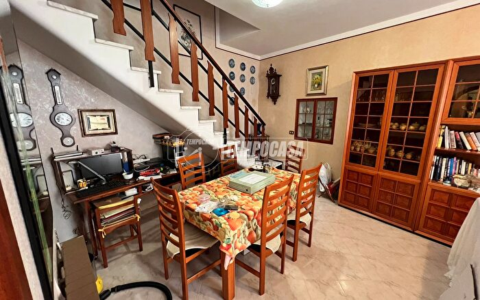 Appartamento con 6 locali in vendita in Via Peri, Sanremo