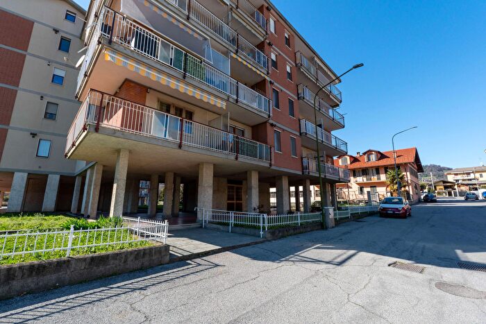 Appartamento trilocale in vendita in Largo Dino Buffa, Luserna San Giovanni