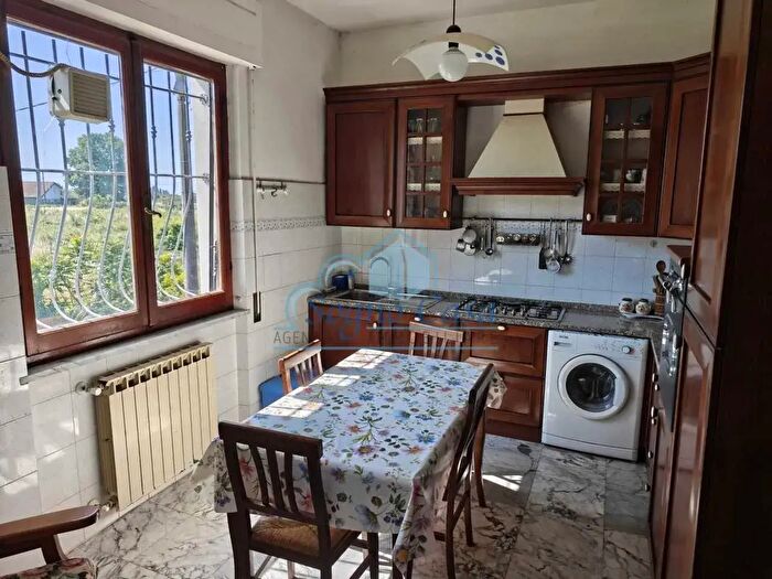 Casa con 10 locali in vendita in Sarzana