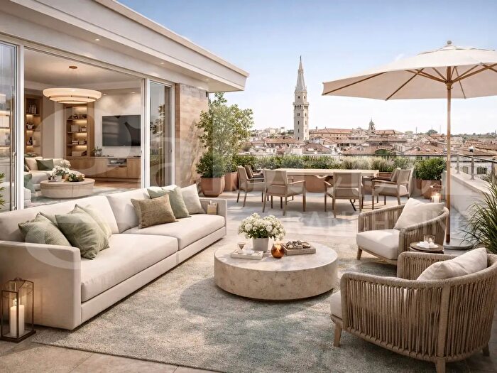 Appartamento con 5 locali in vendita in Via Jacopo Barozzi, Modena