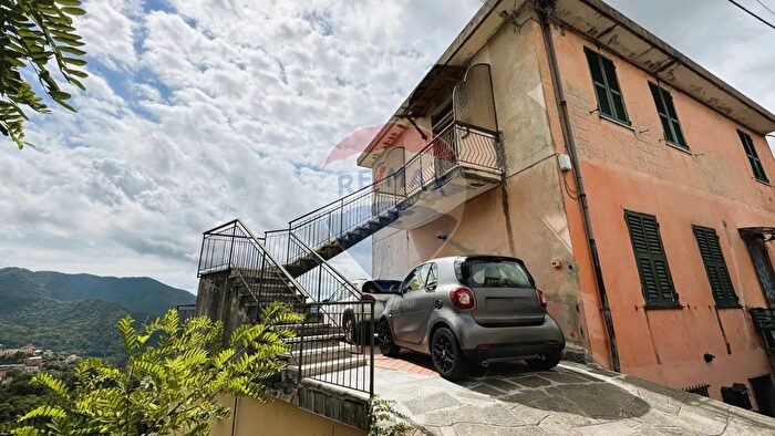 Appartamento trilocale in vendita in Via Orlando Bianchi, Uscio