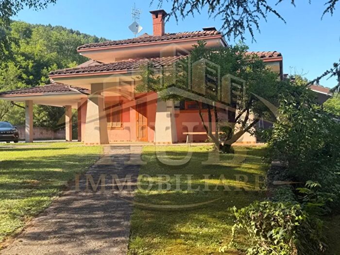 Casa con 7 locali in vendita in Via Bottonasco, Caraglio