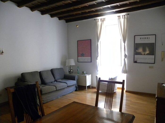 Appartamento trilocale in affitto in Via del Falco, Borgo, Roma