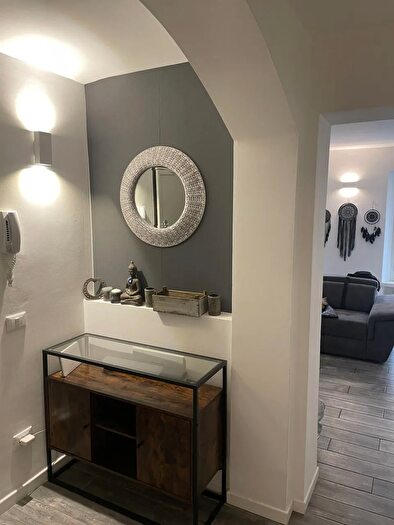 Appartamento trilocale in vendita in Via Emilia Centro, Modena