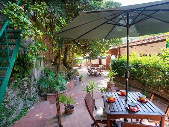 Appartamento con 6 locali in vendita in Via Pellegrino Secondo, Vietri Sul Mare