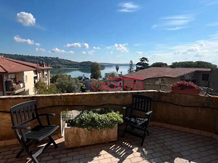 Appartamento con 6 locali in vendita in Via Rigostano, Trevignano Romano