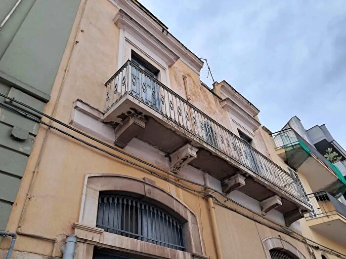 Casa con 5 locali in vendita in Piazza Adua, Andria