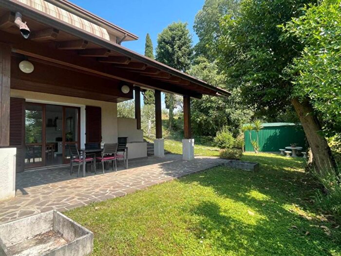 Casa trilocale in affitto in Via Umberto Zerneri, Centro, San Felice del Benaco
