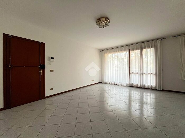 Appartamento quadrilocale in vendita in Via Leonida Repaci, Viareggio