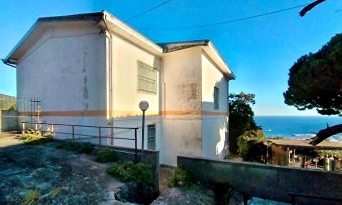 Casa con 6 locali in vendita in Via Vecchia Castagnabuona, Varazze