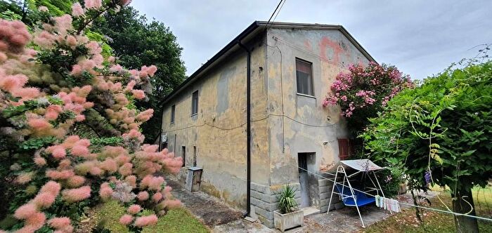 Casa con 9 locali in vendita in Forli