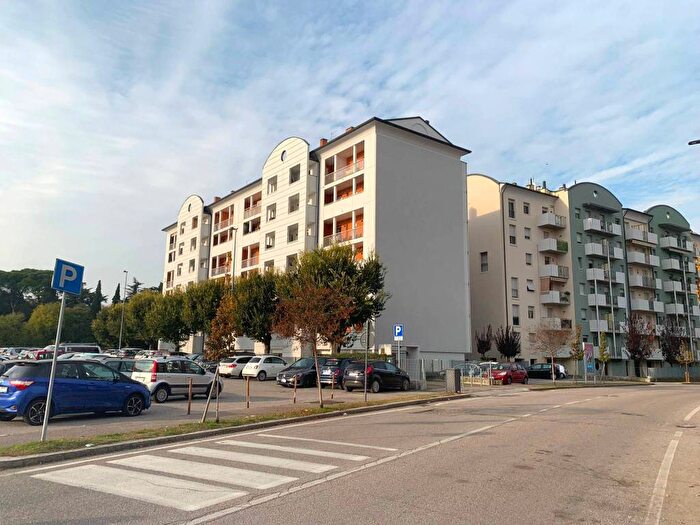 Appartamento bilocale in affitto in Strada Le Grazie, Borgo Roma, Verona
