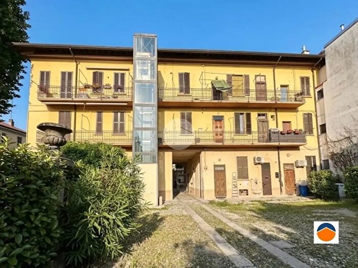 Appartamento trilocale in vendita in Appartamento Viale Assunta, Cernusco Sul Naviglio