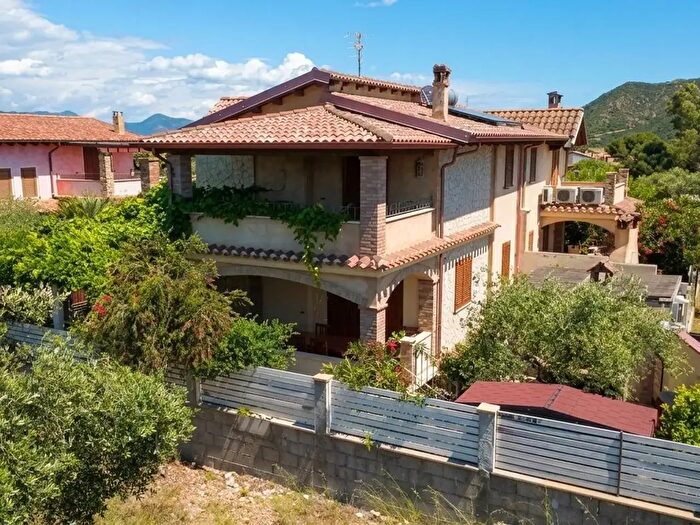 Casa con 7 locali in vendita in Via Gallura Snc, Castiadas
