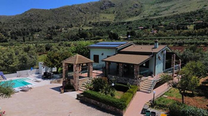 Casa con 6 locali in vendita in Contrada Costa Romita, Castellammare Del Golfo