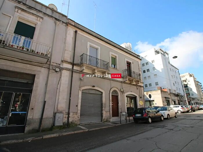 Appartamento trilocale in vendita in Via dei Mille, Martina Franca