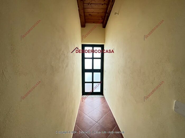 Appartamento trilocale in vendita in Campofelice Di Roccella