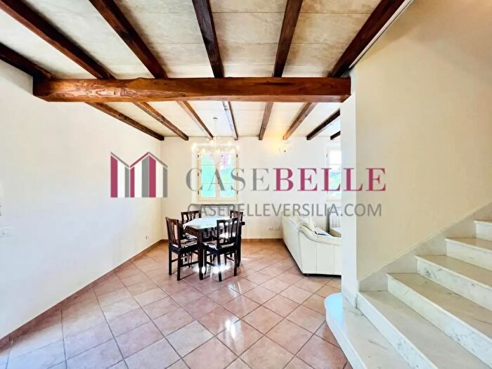 Casa con 6 locali in vendita in Seravezza