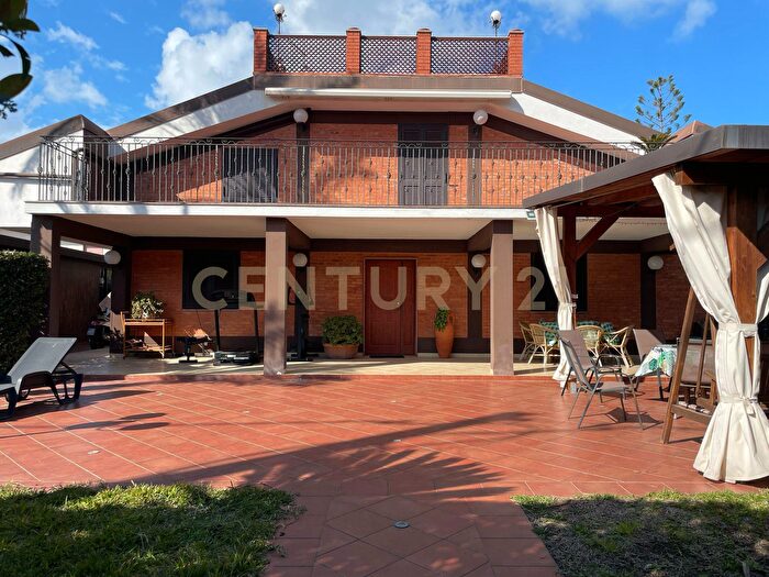 Casa con 6 locali in vendita in Via Maccarello, Catania