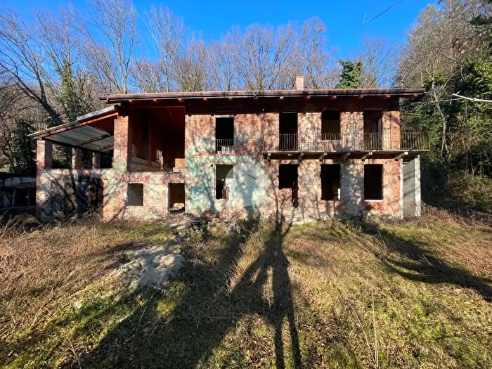 Casa con 7 locali in vendita in Via Roma, Trana