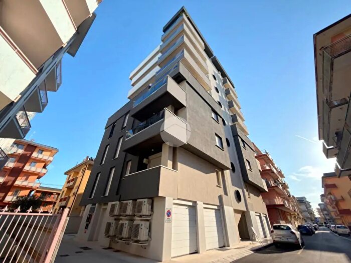 Appartamento trilocale in vendita in Via Esperia, Chioggia