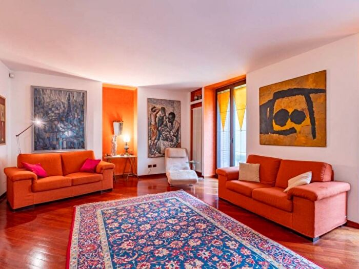 Appartamento trilocale in affitto in Via Panfilo Castaldi, Porta Venezia, Milano