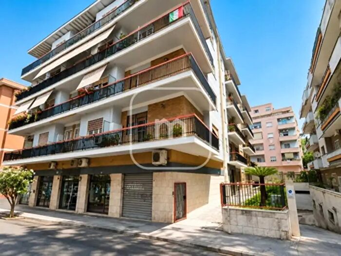 Appartamento quadrilocale in vendita in Via Lorenzo Bonincontri, Roma