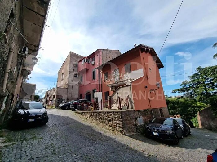 Appartamento bilocale in vendita in Via del Granaio, Marino
