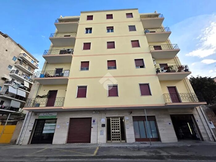 Appartamento trilocale in vendita in Via Itria, Reggio di Calabria