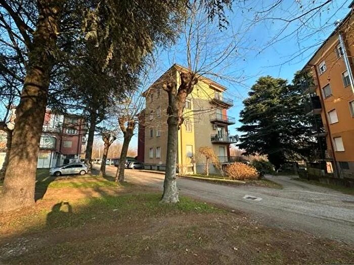 Appartamento trilocale in vendita in Via Borghi Biandronno Va, Biandronno