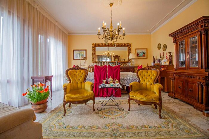 Appartamento con 5 locali in vendita in Vicopisano