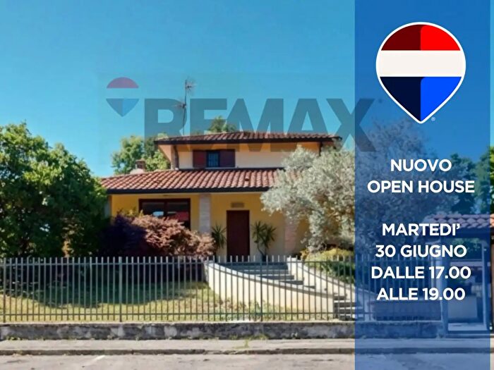Casa con 7 locali in vendita in Via Plutone, Cassina De' Pecchi