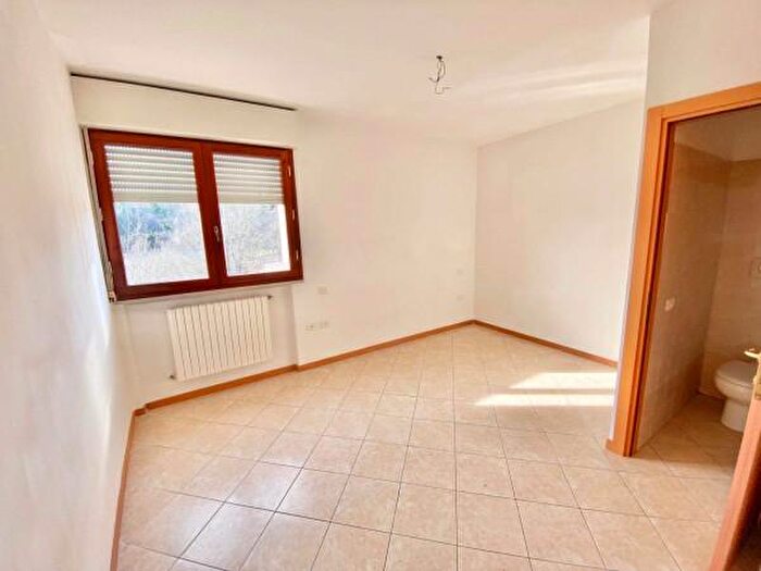 Appartamento con 6 locali in vendita in Urbino