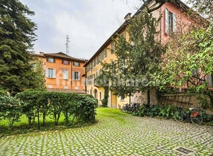 Appartamento con 5 locali in affitto in Via Fontanelli, Centro Storico, Reggio Emilia