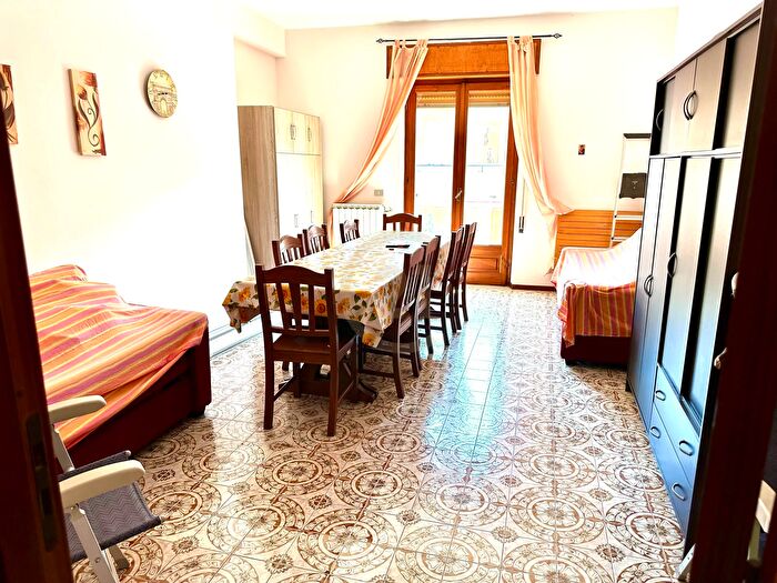 Appartamento trilocale in vendita in Strada Femminamorta, Riposto